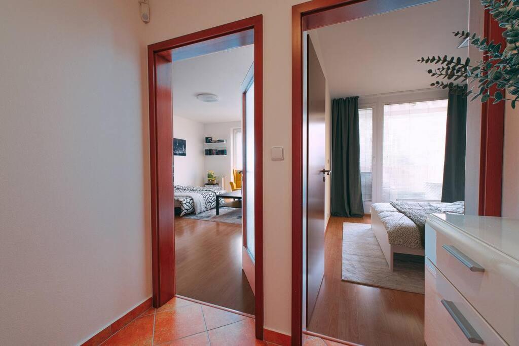 Apartman U Metra, 4 Hoste, Parking Free, Blizko O2 Arena Praga Exterior foto